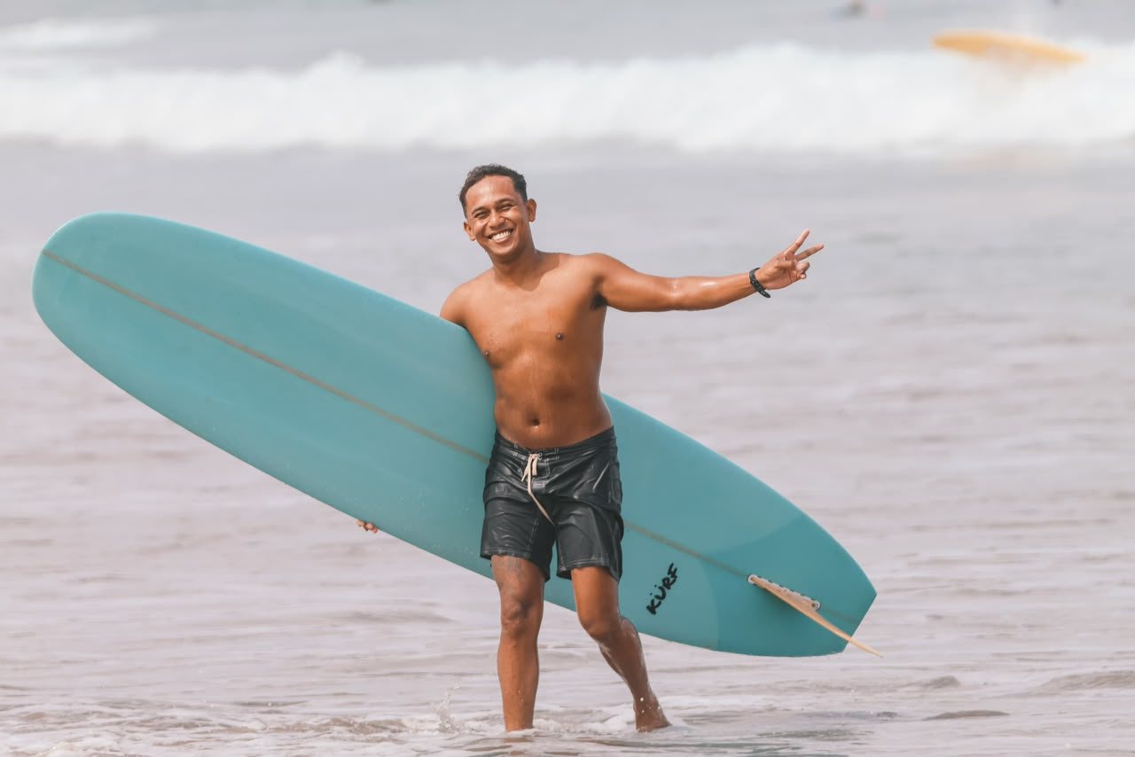 Les Surfing Pemula — Sanur, Bali